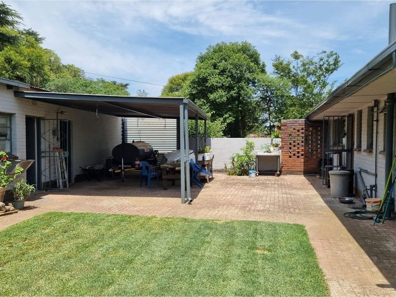 Luxury Home Reduced Price & Full Amenities - Photo 4