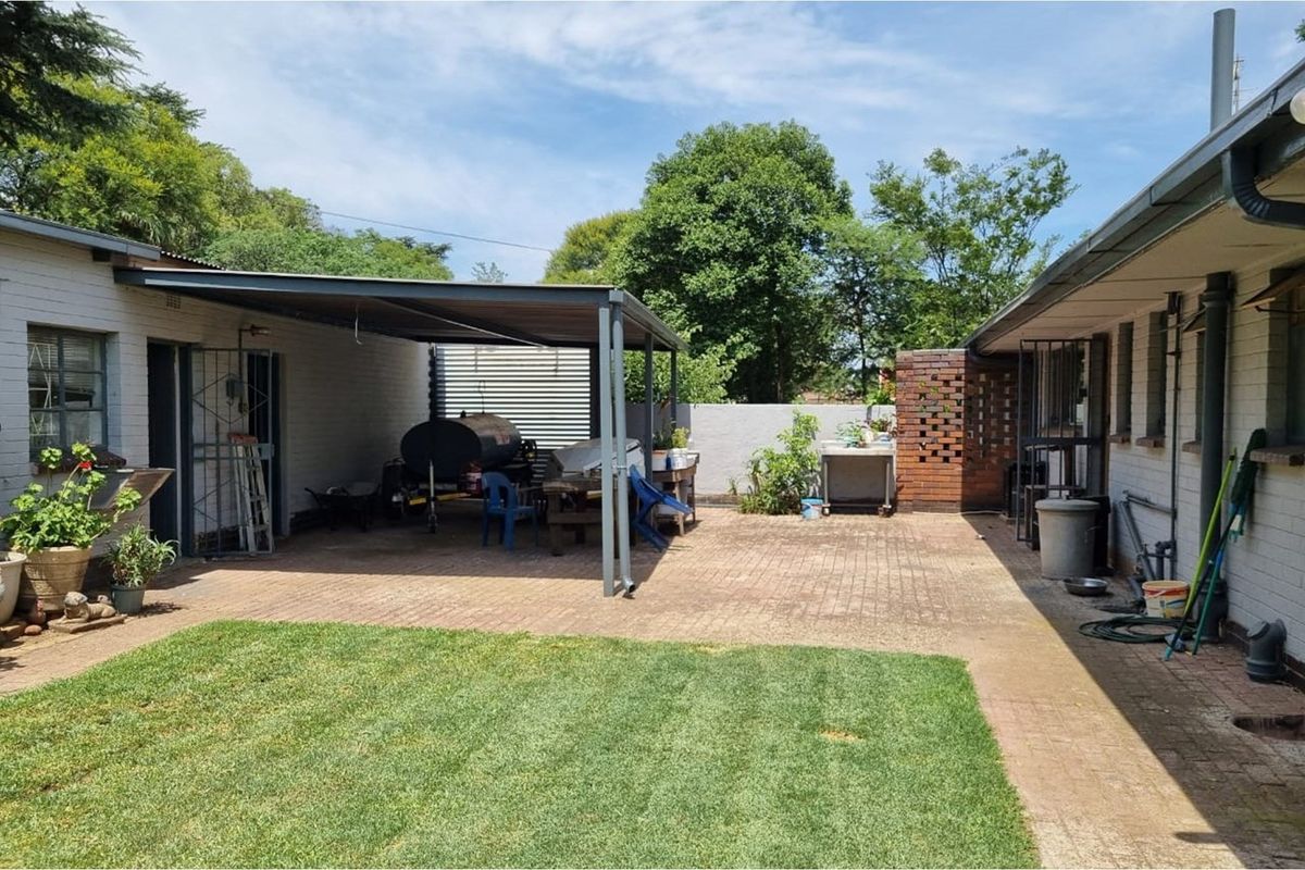 Luxury Home Reduced Price & Full Amenities - Photo 4