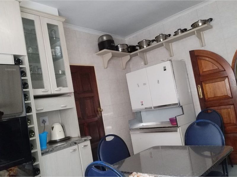 "Luxurious Modern Living in Mondeor Awaits You" - Photo 2