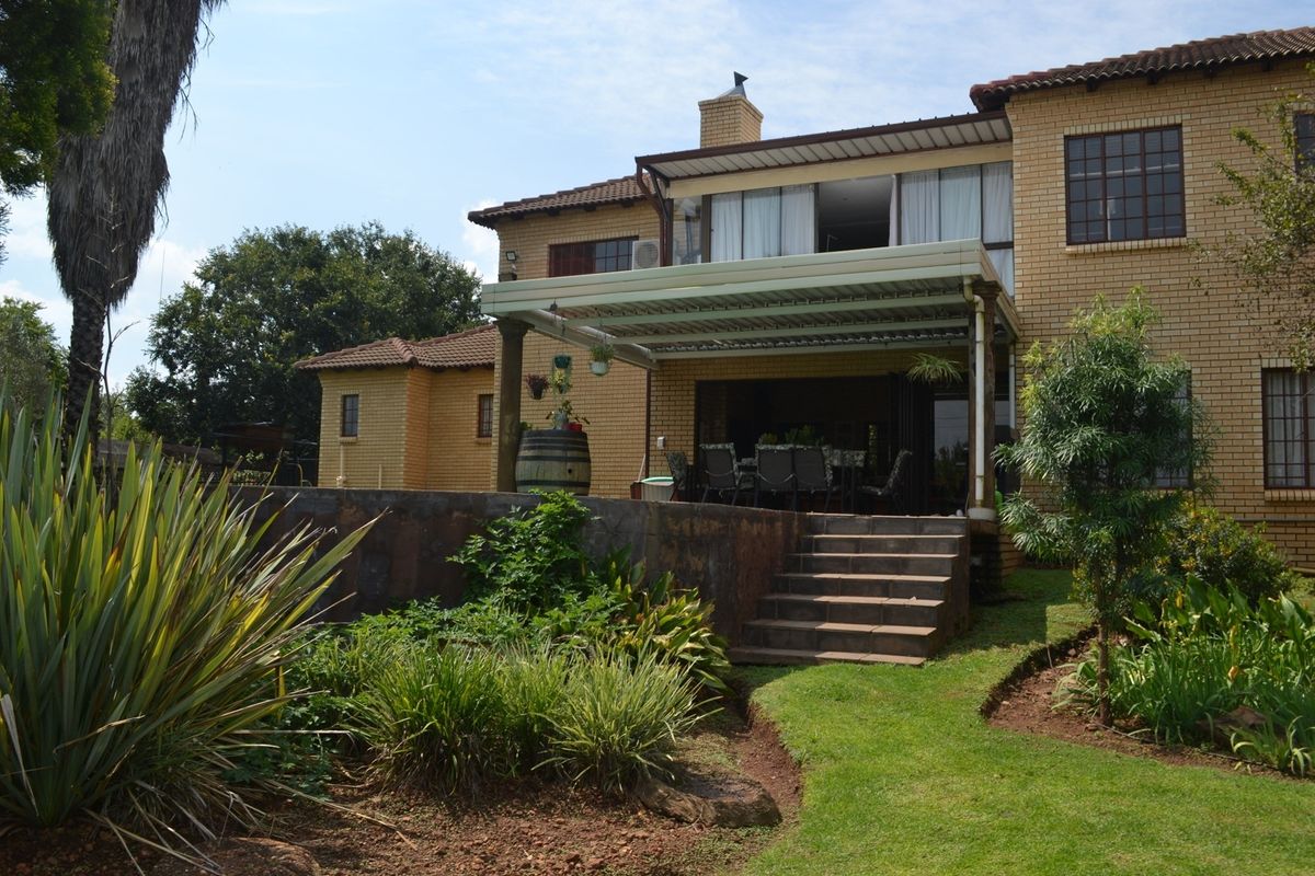 "Modern Elegance Meets Country Living in Raslouw AH" - Photo 2