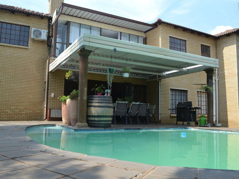 "Modern Elegance Meets Country Living in Raslouw AH" - Photo 3