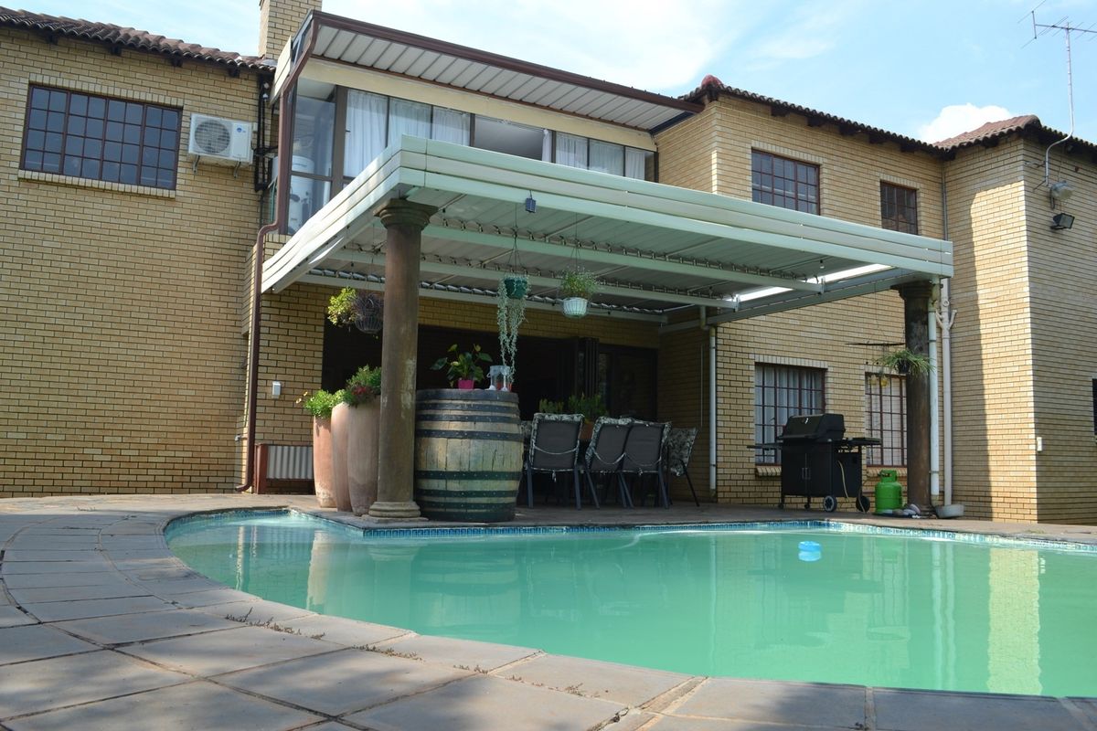 "Modern Elegance Meets Country Living in Raslouw AH" - Photo 3