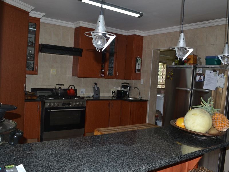 "Modern Elegance Meets Country Living in Raslouw AH" - Photo 7