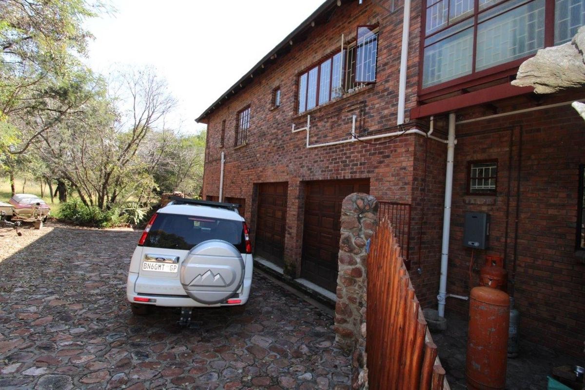 Pulani Park - Naboomspruit Large House and flat in Private Game Reserve with solar system - Photo 2