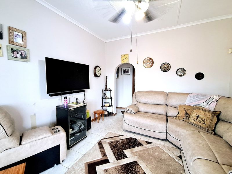 Exquisite Family home or Air BnB property with Sea views plus 2 Cottages - Photo 9