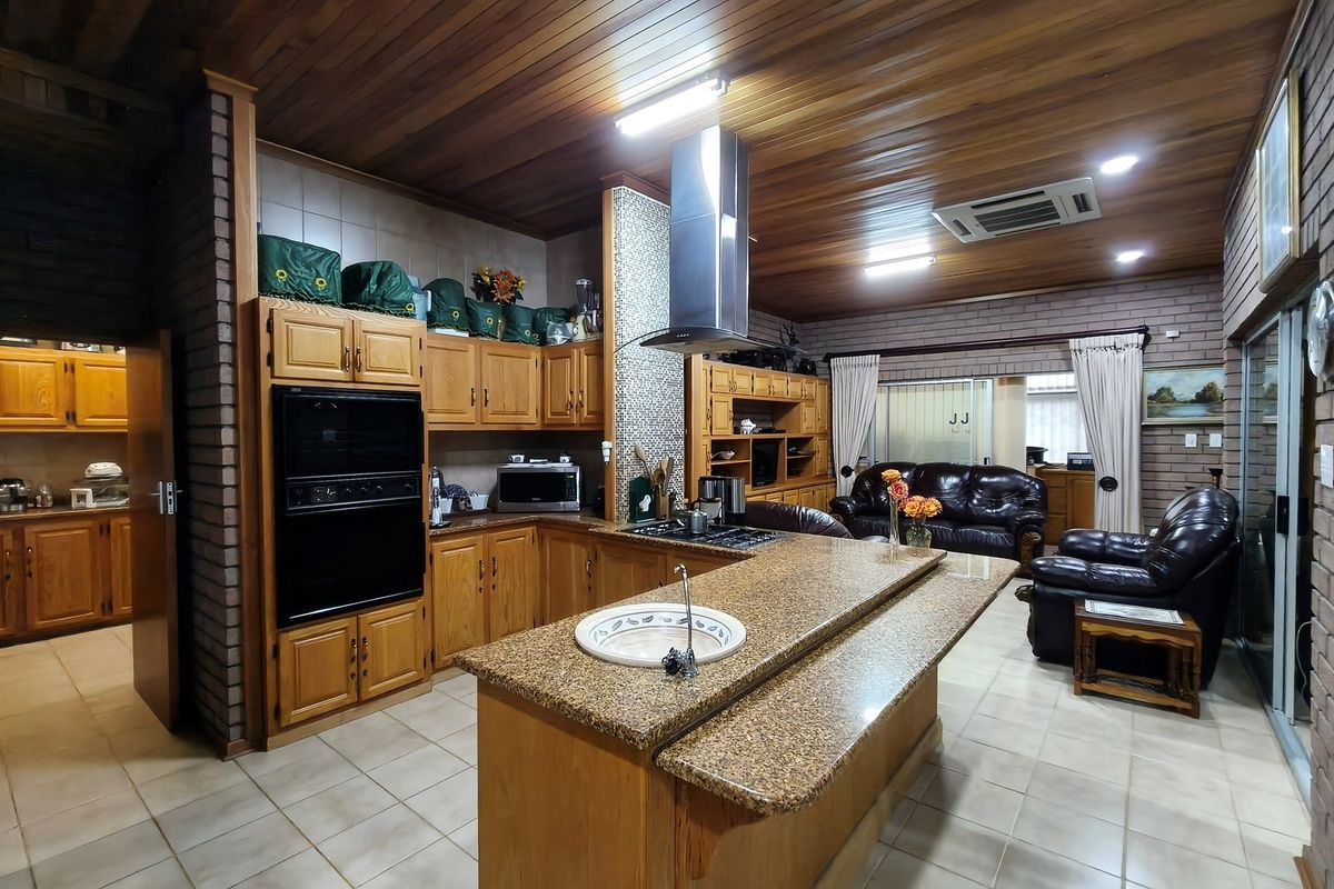 Spacious 5-Bedroom Family Home in Nelspruit Ext 11 - Move-In Ready with Exceptional Extras - Photo 5