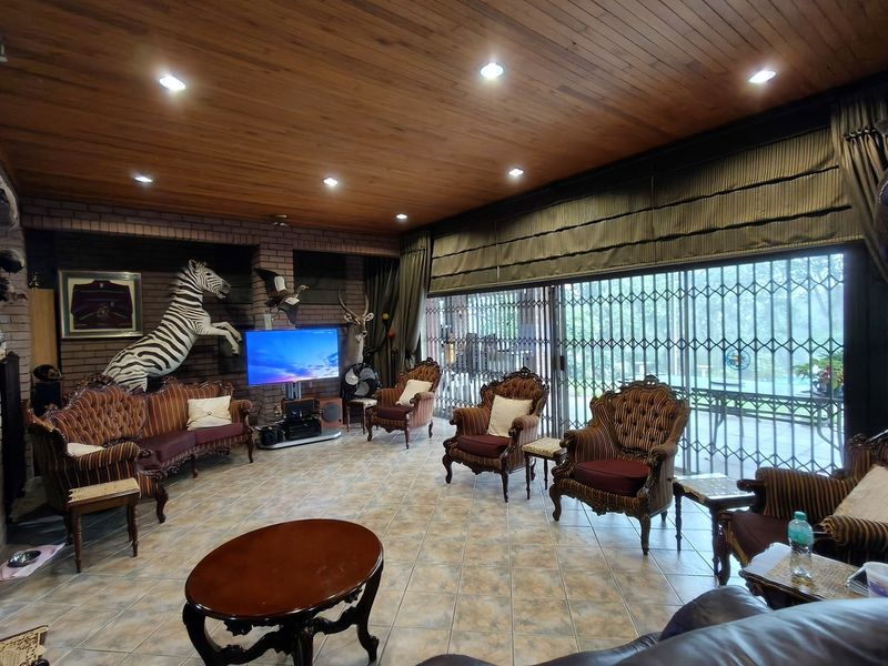 Spacious 5-Bedroom Family Home in Nelspruit Ext 11 - Move-In Ready with Exceptional Extras - Photo 3