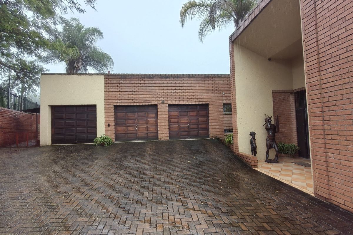 Spacious 5-Bedroom Family Home in Nelspruit Ext 11 - Move-In Ready with Exceptional Extras - Photo 2