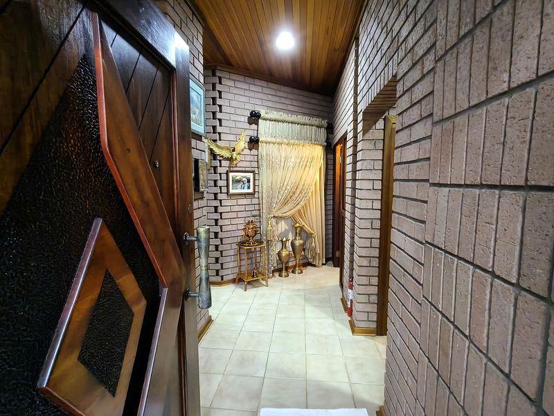Spacious 5-Bedroom Family Home in Nelspruit Ext 11 - Move-In Ready with Exceptional Extras - Photo 9