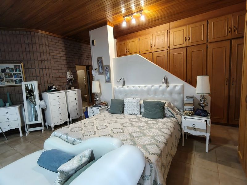 Spacious 5-Bedroom Family Home in Nelspruit Ext 11 - Move-In Ready with Exceptional Extras - Photo 8