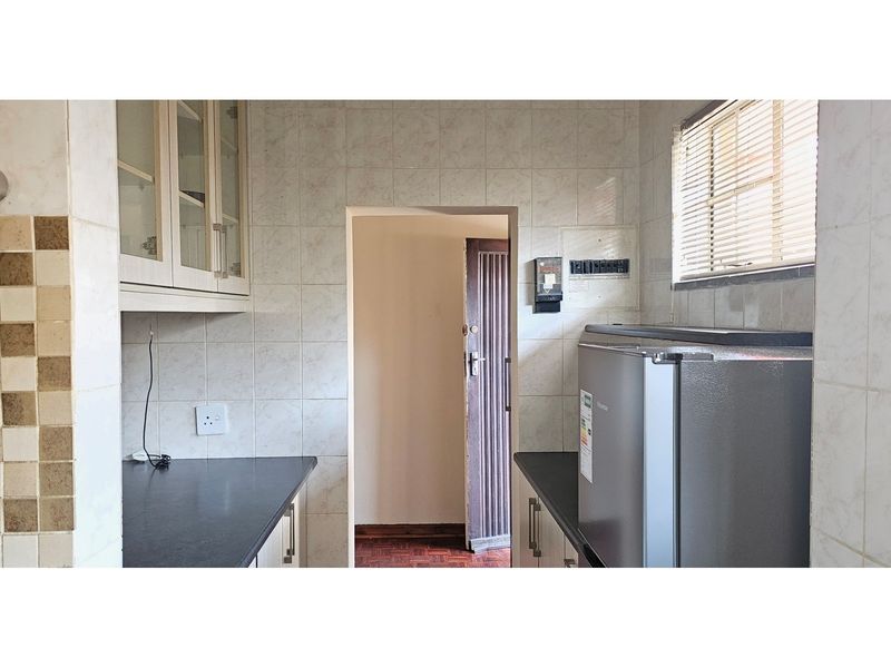 Spacious, Immaculate 1-Bedroom Apartment in Well-Maintained Complex for sale in Paarlshoop - Photo 9