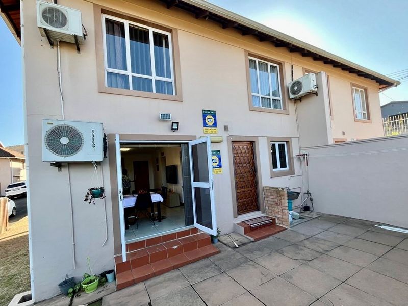 3 Bedroom Townhouse for Sale in Raisethorpe - Photo 10
