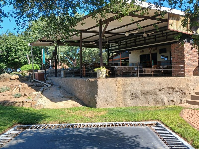 Situated in a stunning location, this Farmhouse with a Cottage in Grietjie private nature reserve - Photo 3