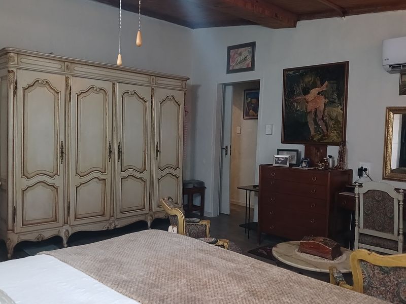 Situated in a stunning location, this Farmhouse with a Cottage in Grietjie private nature reserve - Photo 10