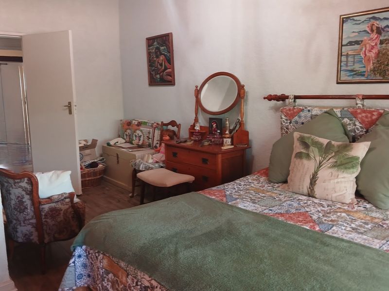 Situated in a stunning location, this Farmhouse with a Cottage in Grietjie private nature reserve - Photo 9