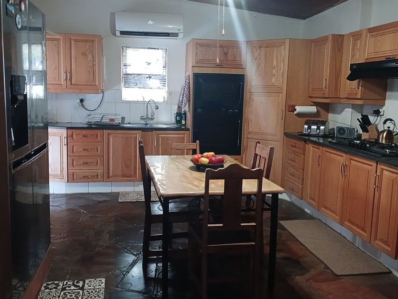 Situated in a stunning location, this Farmhouse with a Cottage in Grietjie private nature reserve - Photo 7