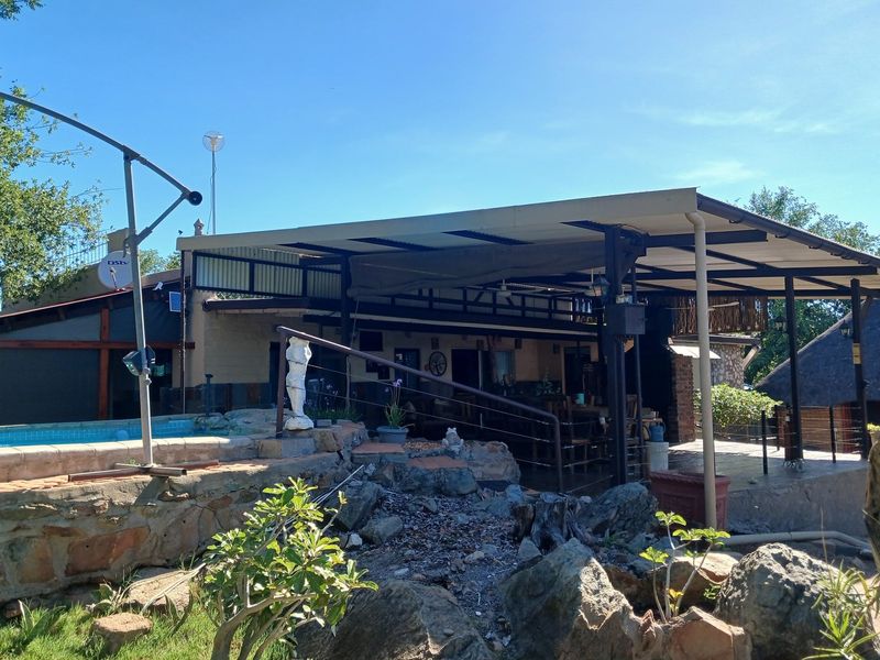 Situated in a stunning location, this Farmhouse with a Cottage in Grietjie private nature reserve - Photo 4