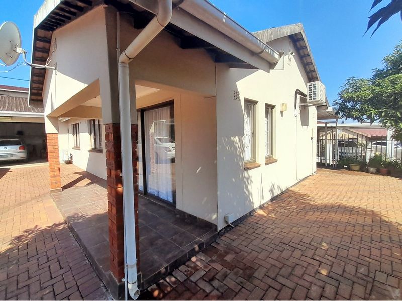 UNMISSABLE DEAL - YOUR  LUXURIOUS  DREAM   HOME AWAITS  IN PARKGATE  VERULAM - Photo 2