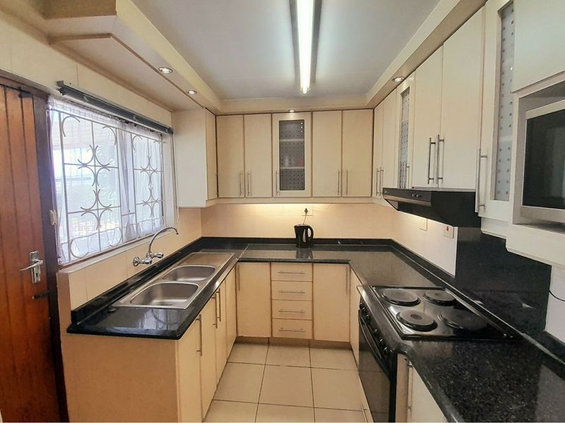 UNMISSABLE DEAL - YOUR  LUXURIOUS  DREAM   HOME AWAITS  IN PARKGATE  VERULAM - Photo 9