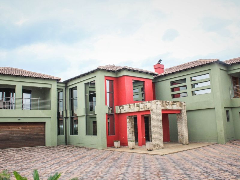 Bold Sophistication Meets Everyday Luxury - Your Dream Home Awaits in Aerorand! - Photo 2