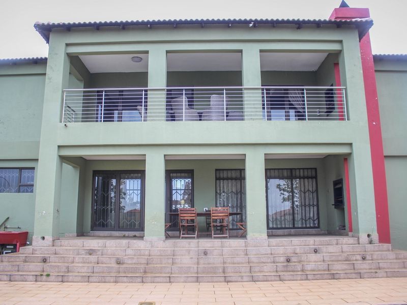 Bold Sophistication Meets Everyday Luxury - Your Dream Home Awaits in Aerorand! - Photo 8