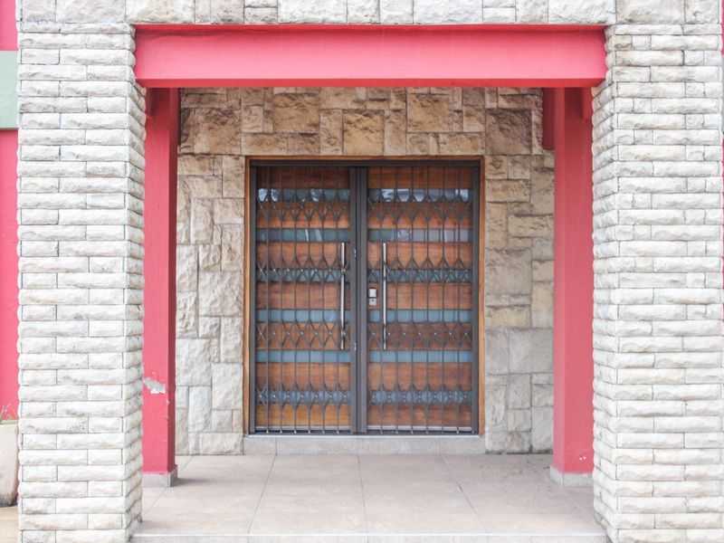 Bold Sophistication Meets Everyday Luxury - Your Dream Home Awaits in Aerorand! - Photo 6