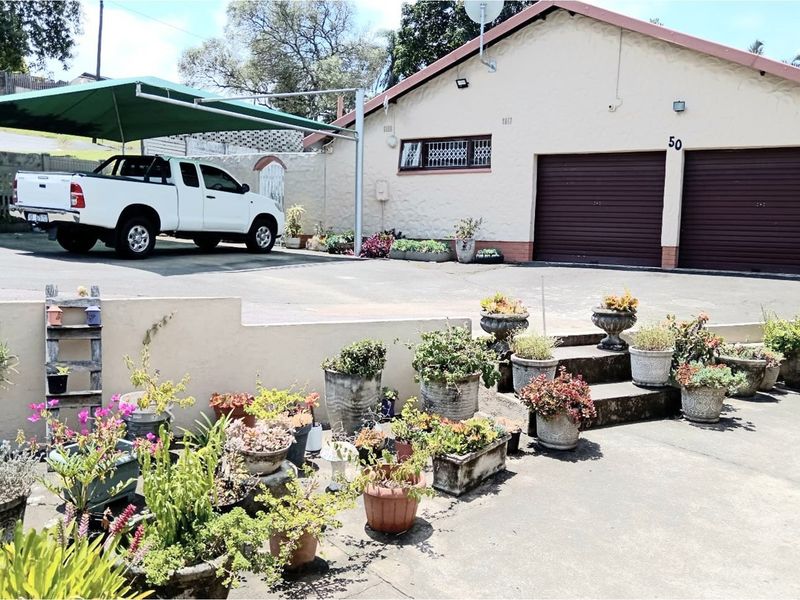 Stunning 4-bedroom freestanding home with 2 granny flats and a pool for sale in Queensburgh - Photo 8