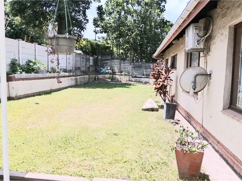 Stunning 4-bedroom freestanding home with 2 granny flats and a pool for sale in Queensburgh - Photo 7