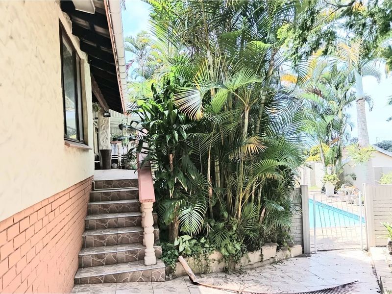 Stunning 4-bedroom freestanding home with 2 granny flats and a pool for sale in Queensburgh - Photo 5