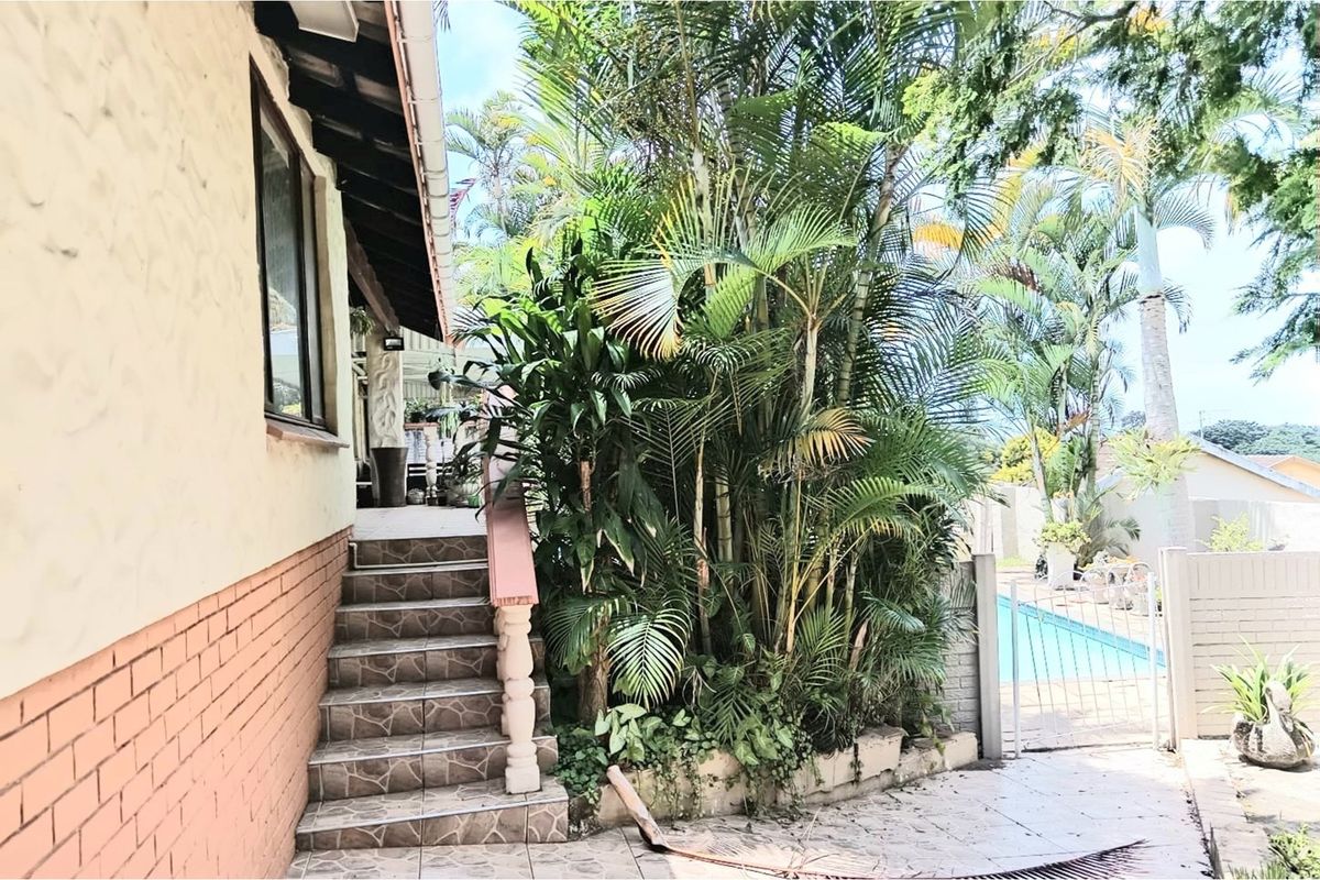 Stunning 4-bedroom freestanding home with 2 granny flats and a pool for sale in Queensburgh - Photo 5