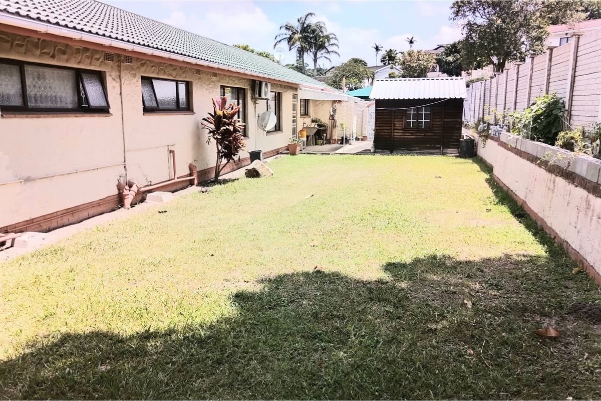 Stunning 4-bedroom freestanding home with 2 granny flats and a pool for sale in Queensburgh - Photo 4