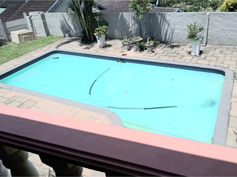 Stunning 4-bedroom freestanding home with 2 granny flats and a pool for sale in Queensburgh - Photo 3