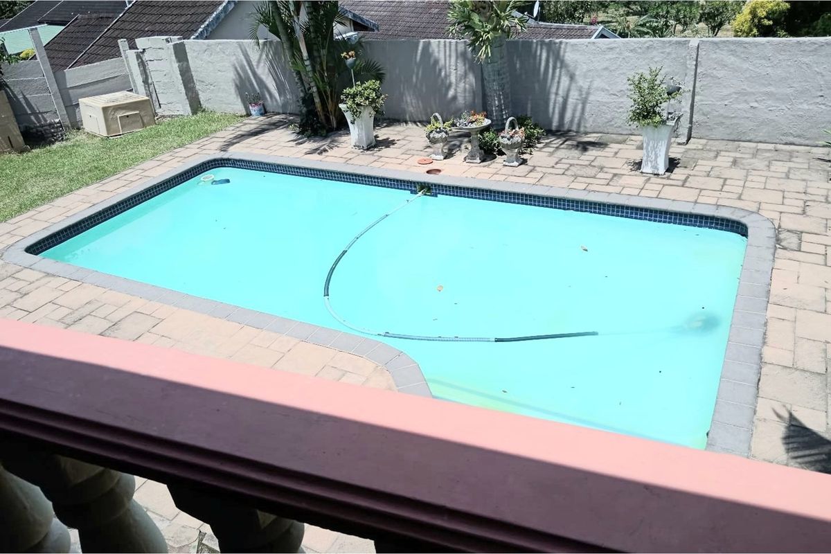 Stunning 4-bedroom freestanding home with 2 granny flats and a pool for sale in Queensburgh - Photo 3