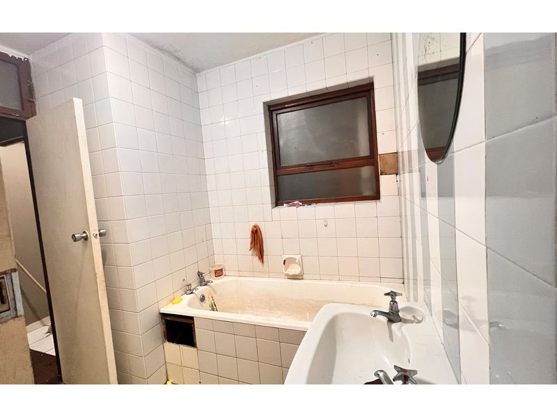 Charming 1-Bed Apartment in Durban Central for Sale - Photo 10