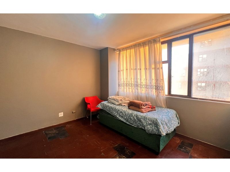 Charming 1-Bed Apartment in Durban Central for Sale - Photo 8