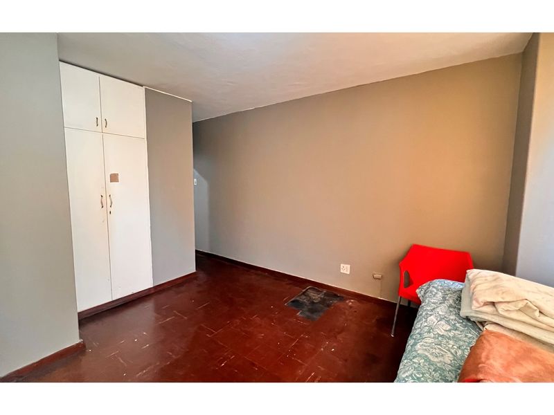 Charming 1-Bed Apartment in Durban Central for Sale - Photo 7