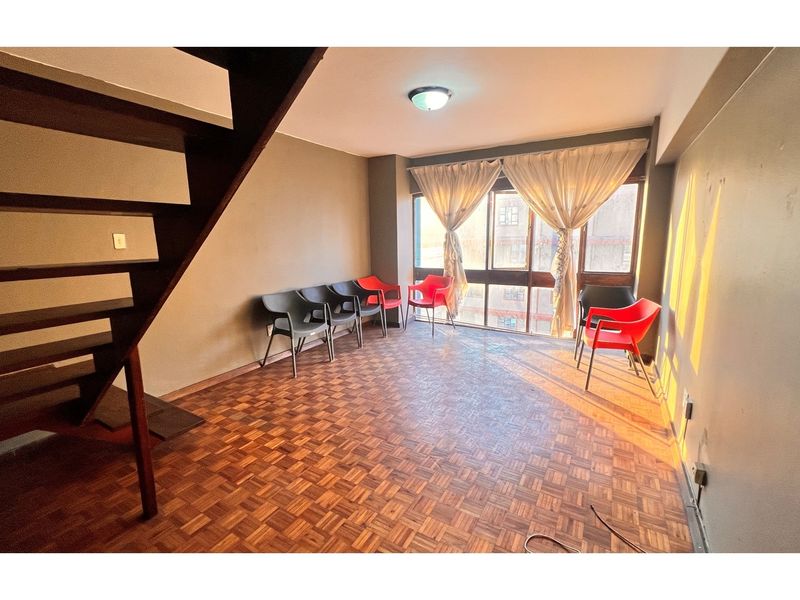 Charming 1-Bed Apartment in Durban Central for Sale - Photo 2