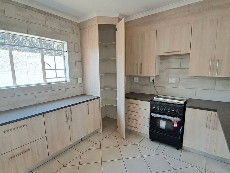 Brand new spacious apartment in THE CLAREMONT TRIO appartment block - Photo 3