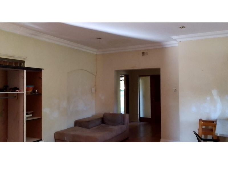 Freehold 4 bedroom house for sale in Linden Ext-Client relocating - Photo 4