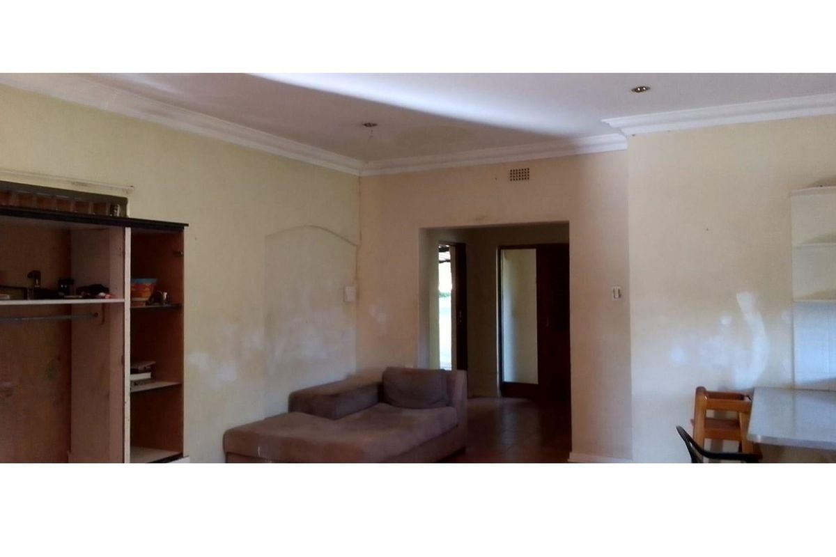 Freehold 4 bedroom house for sale in Linden Ext-Client relocating - Photo 4