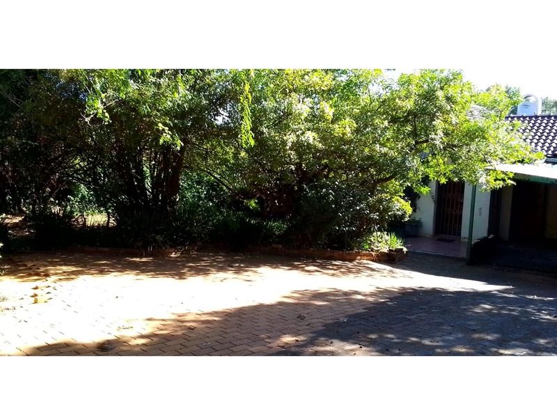 Freehold 4 bedroom house for sale in Linden Ext-Client relocating - Photo 2