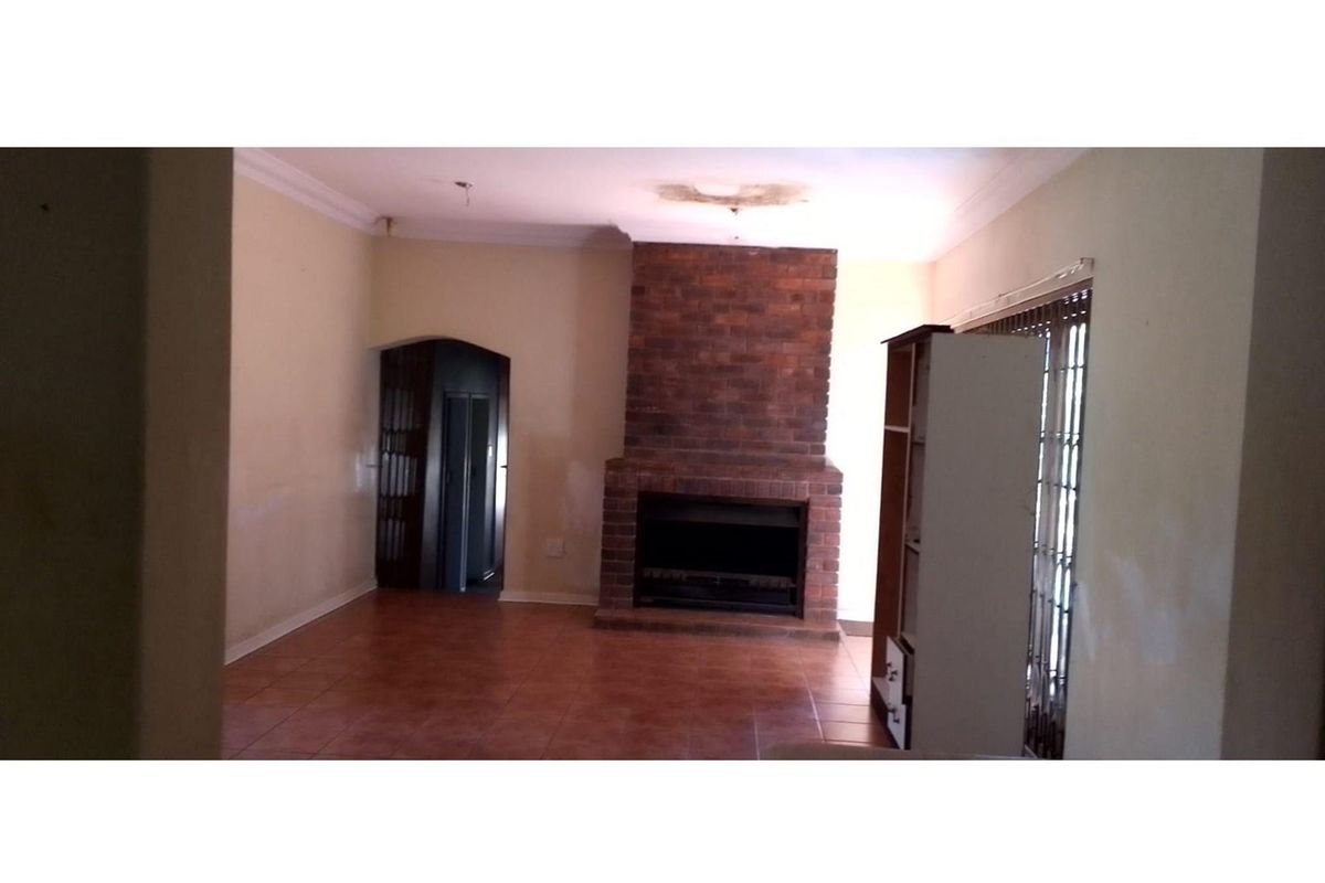 Freehold 4 bedroom house for sale in Linden Ext-Client relocating - Photo 3