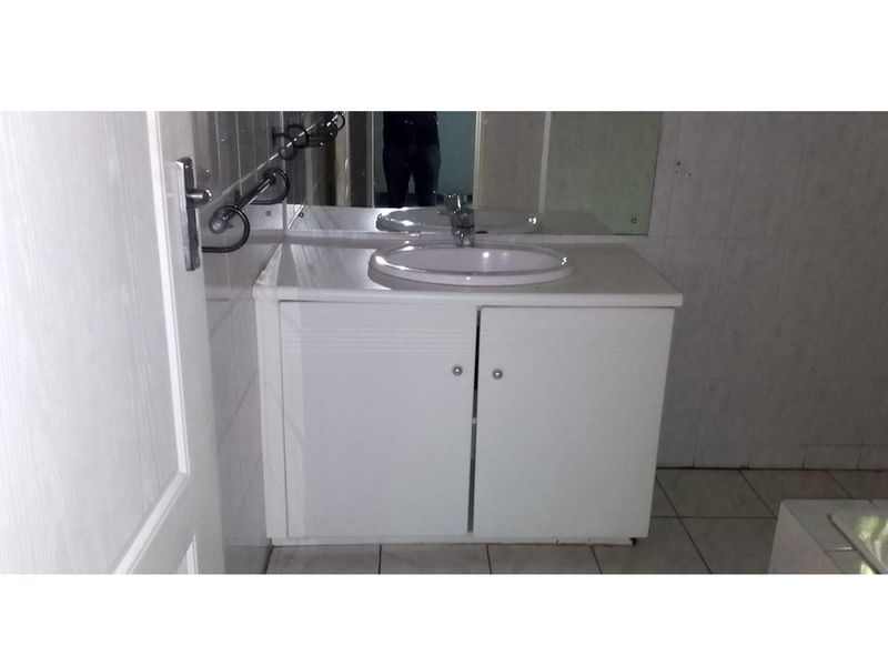 Freehold 4 bedroom house for sale in Linden Ext-Client relocating - Photo 5