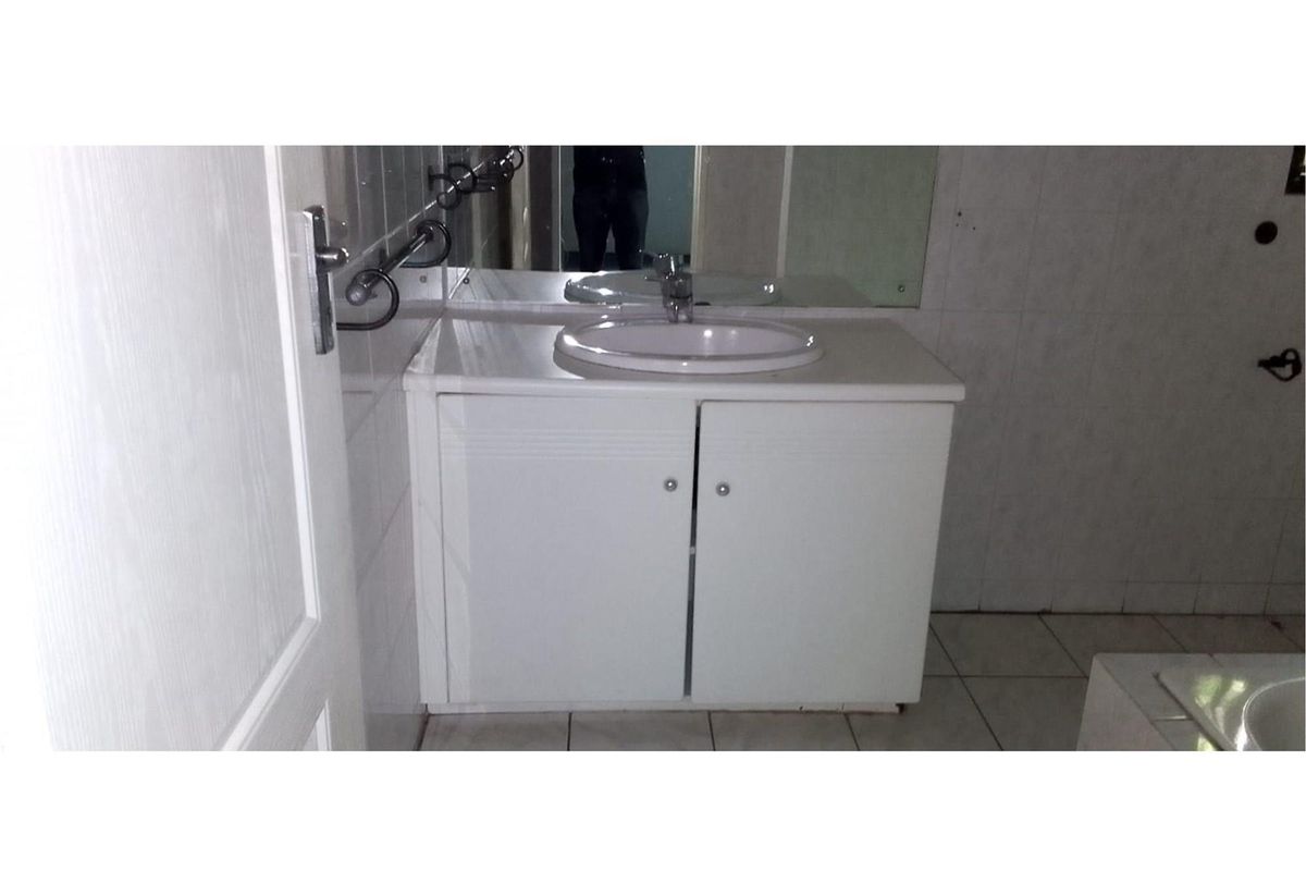 Freehold 4 bedroom house for sale in Linden Ext-Client relocating - Photo 5