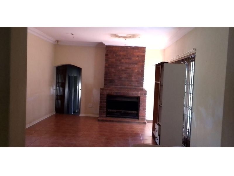 Freehold 4 bedroom house for sale in Linden Ext-Client relocating - Photo 8