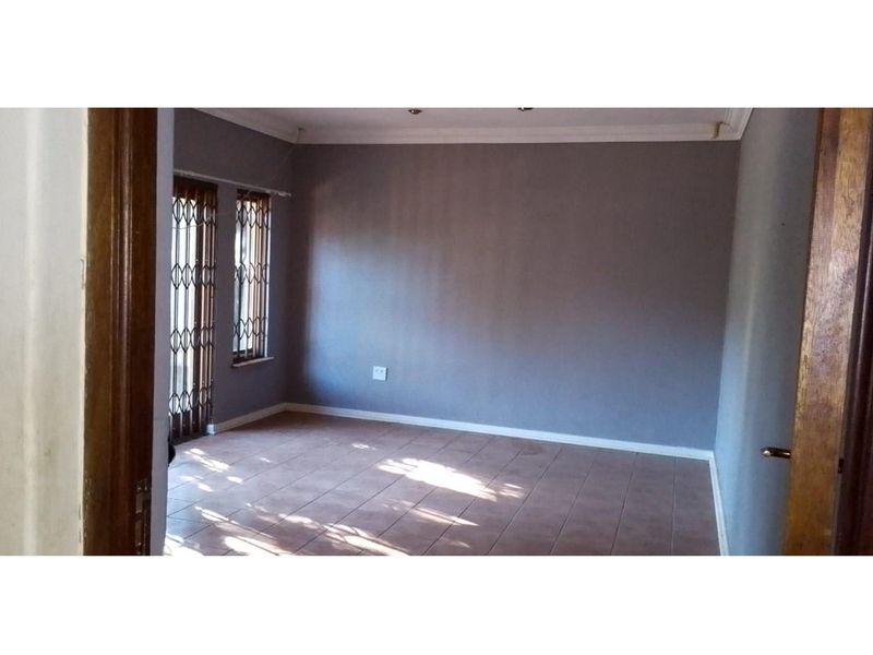 Freehold 4 bedroom house for sale in Linden Ext-Client relocating - Photo 6