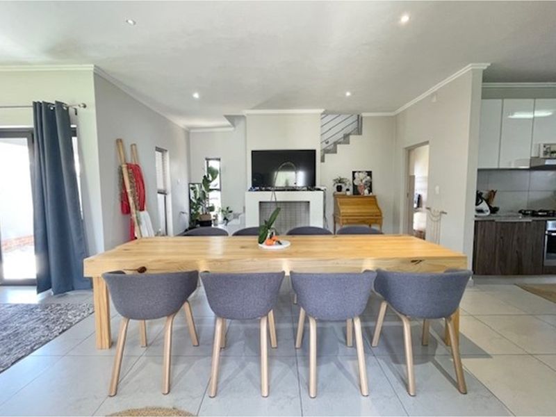 Modern 4 bed 4.5 bath in small complex, Bryanston East - Photo 8