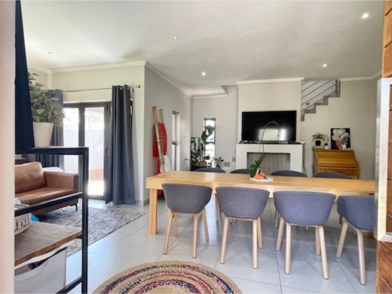 Modern 4 bed 4.5 bath in small complex, Bryanston East - Photo 7