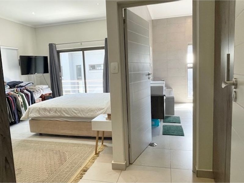 Modern 4 bed 4.5 bath in small complex, Bryanston East - Photo 9