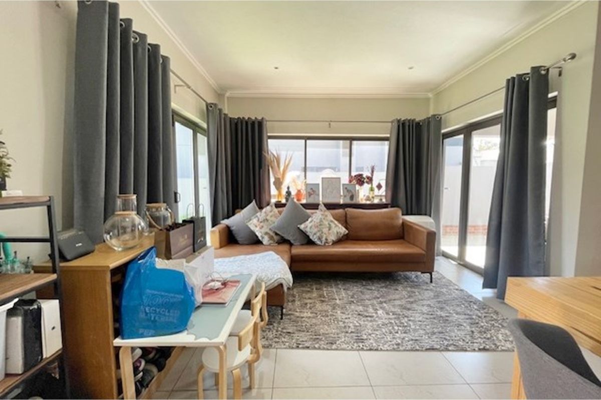 Modern 4 bed 4.5 bath in small complex, Bryanston East - Photo 2